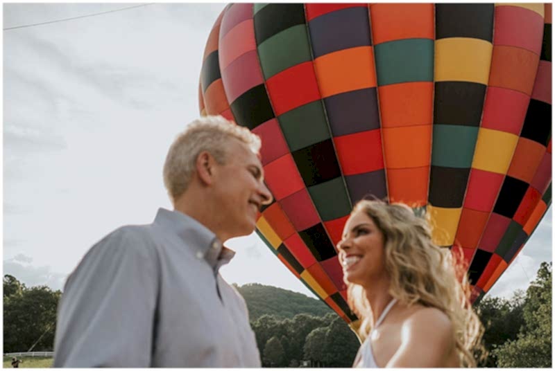 hot air balloon engagement session 